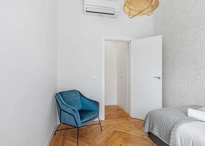4 Bedrooms 2 Bathrooms Furnished - Salamanca - Refurbished - Mintystay